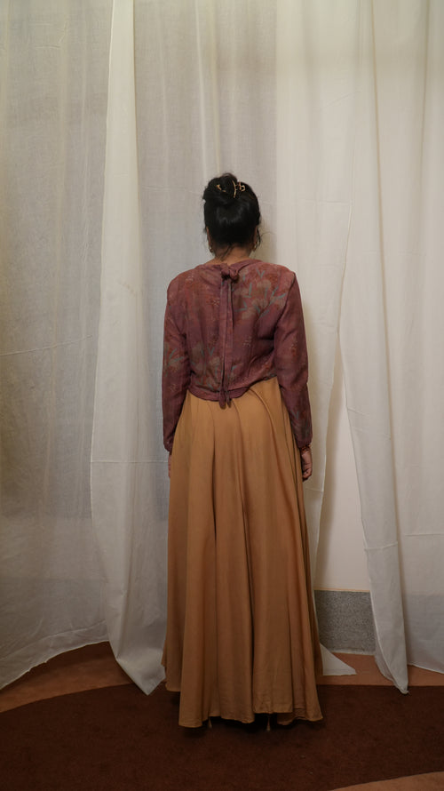 Amber skirt with side slit