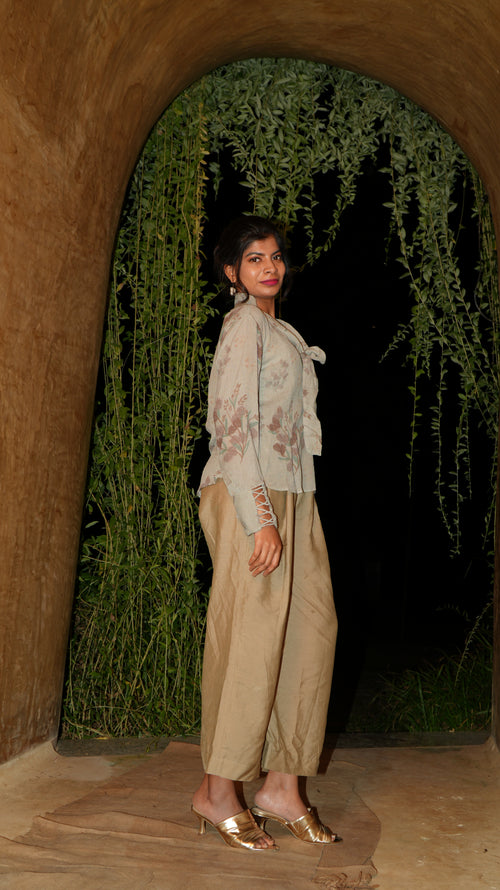 BASIL AURA V TIE TOP