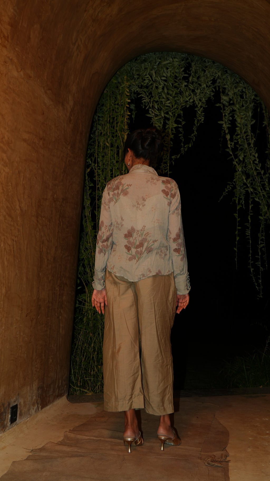 BASIL AURA V TIE TOP